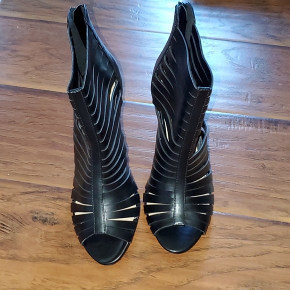 Jessica Simpson Strappy Thin Heeled Sandals - Picture 3 of 6